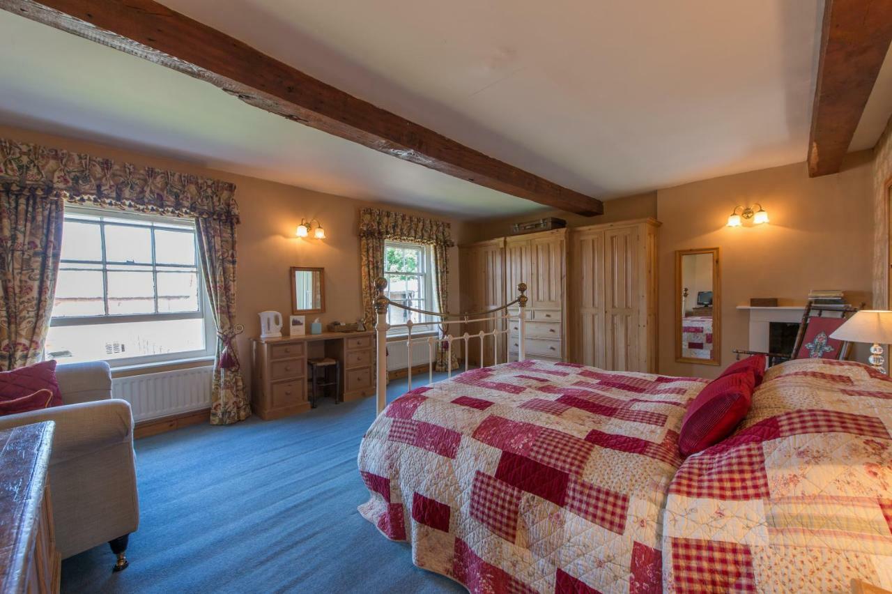 Moreton Hall Farm Panzió Newport  Kültér fotó