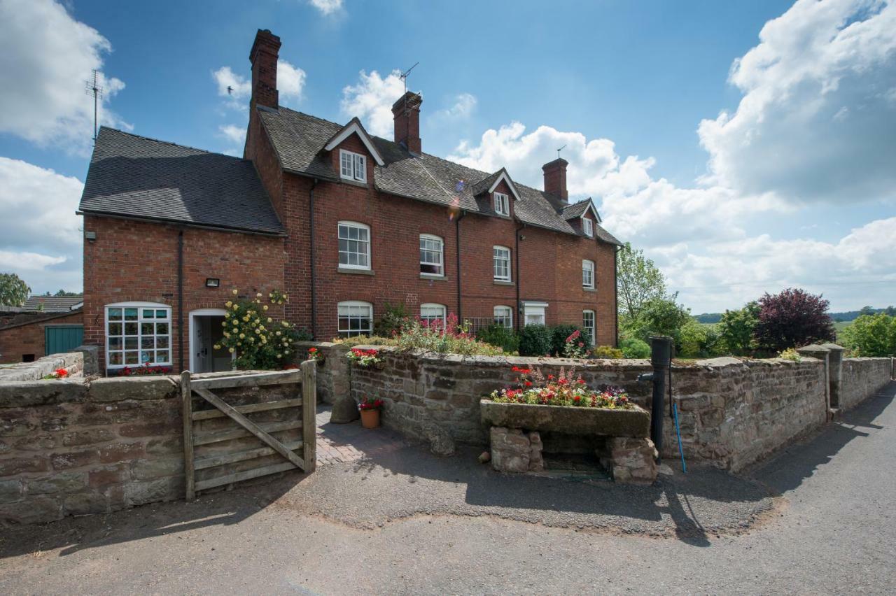 Moreton Hall Farm Panzió Newport  Kültér fotó