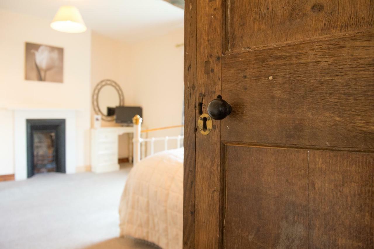 Moreton Hall Farm Panzió Newport  Kültér fotó